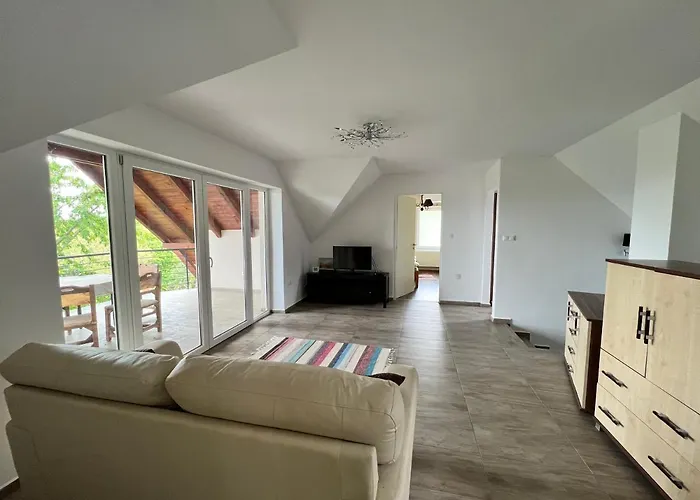 \'New\' Sunkissed Villa On The Old Hill